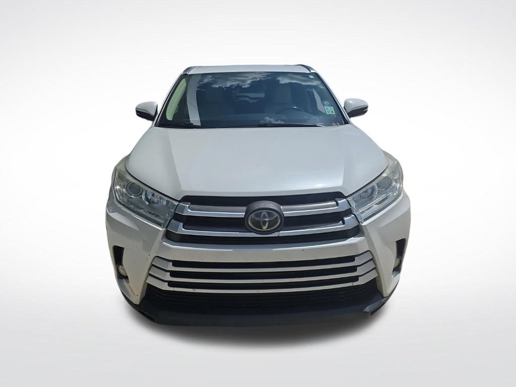 Used 2018 Toyota Highlander XLE FWD image 3