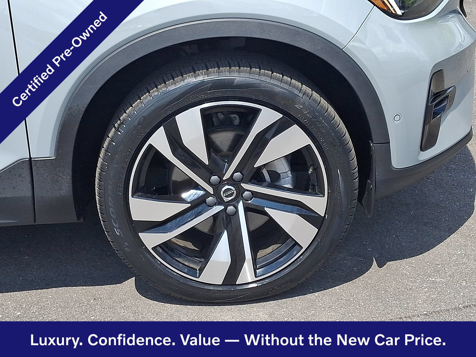 Certified 2024 Volvo XC40 B5 Ultimate w/ Protection Package Premier AWD/4WD image 9