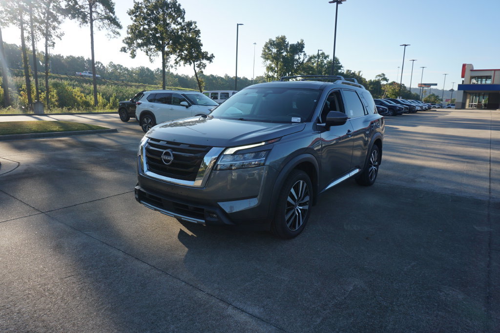 Used 2024 Nissan Pathfinder Platinum FWD image 28