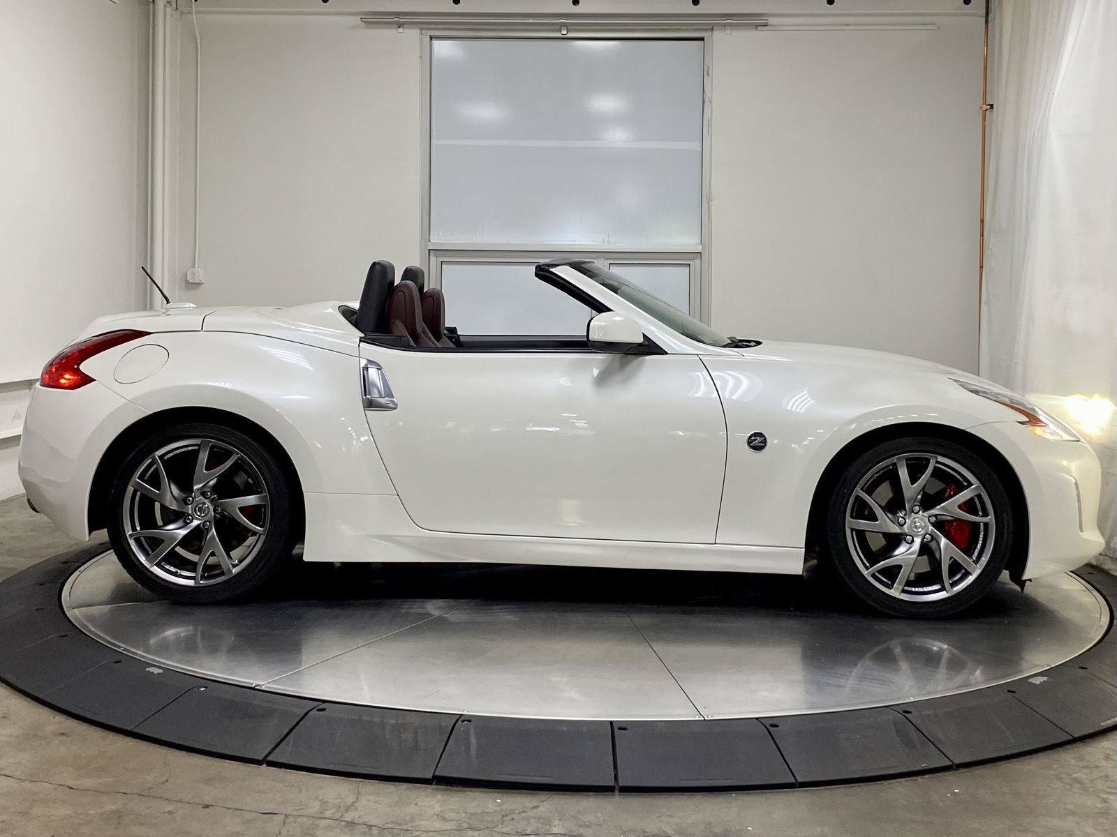 Used 2017 Nissan 370Z Touring Sport RWD image 10