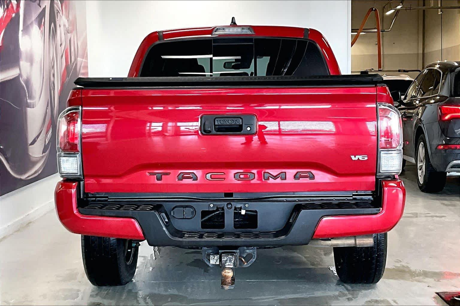 Used 2020 Toyota Tacoma TRD Sport AWD/4WD image 5