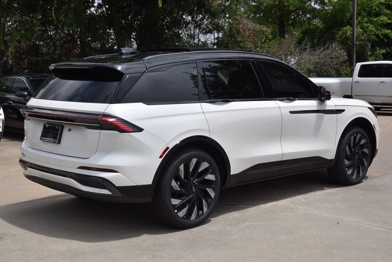 New 2026 Lincoln Nautilus Reserve AWD/4WD image 13