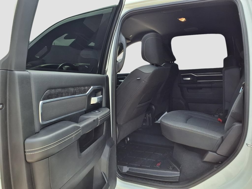 Used 2024 RAM 2500 Big Horn w/ Night Edition AWD/4WD image 32