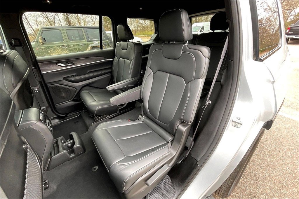 Used 2024 Jeep Grand Cherokee L Limited image 26