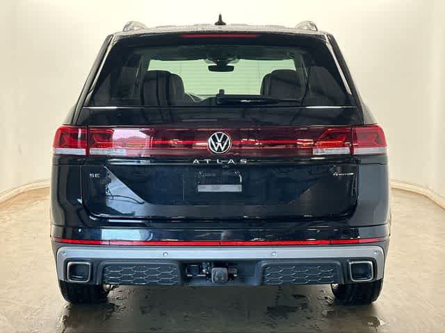 Used 2025 Volkswagen Atlas Peak Edition SE AWD/4WD image 4