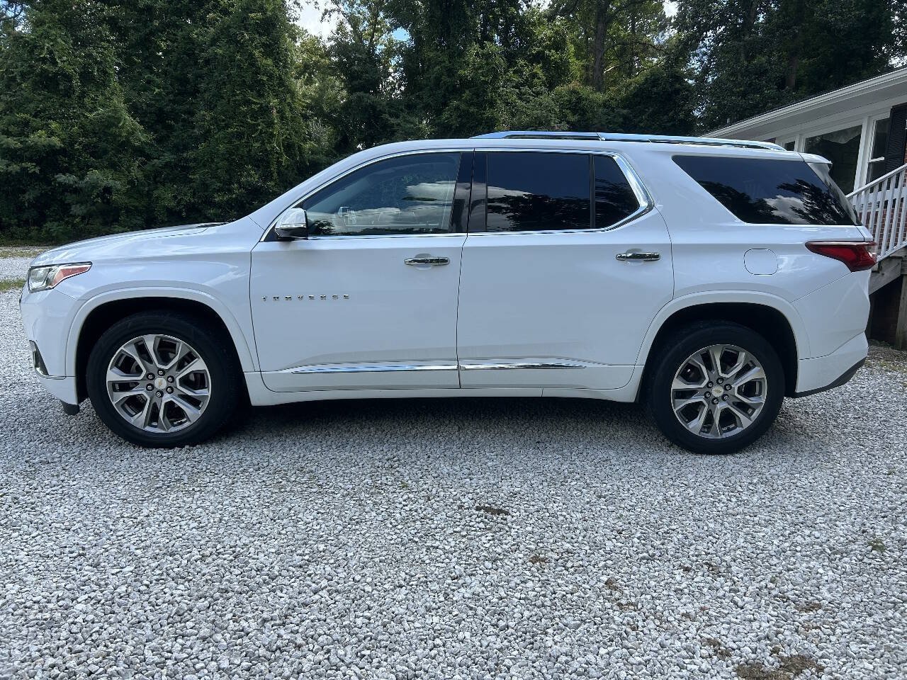 Used 2019 Chevrolet Traverse Premier w/ Driver Confidence II Package FWD image 2