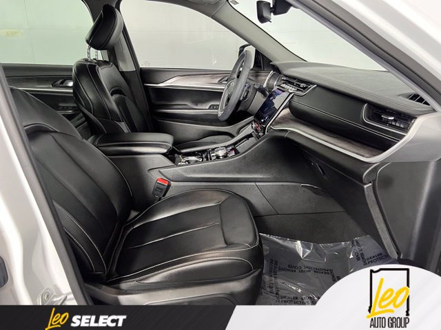 Used 2023 Jeep Grand Cherokee L Limited AWD/4WD image 32