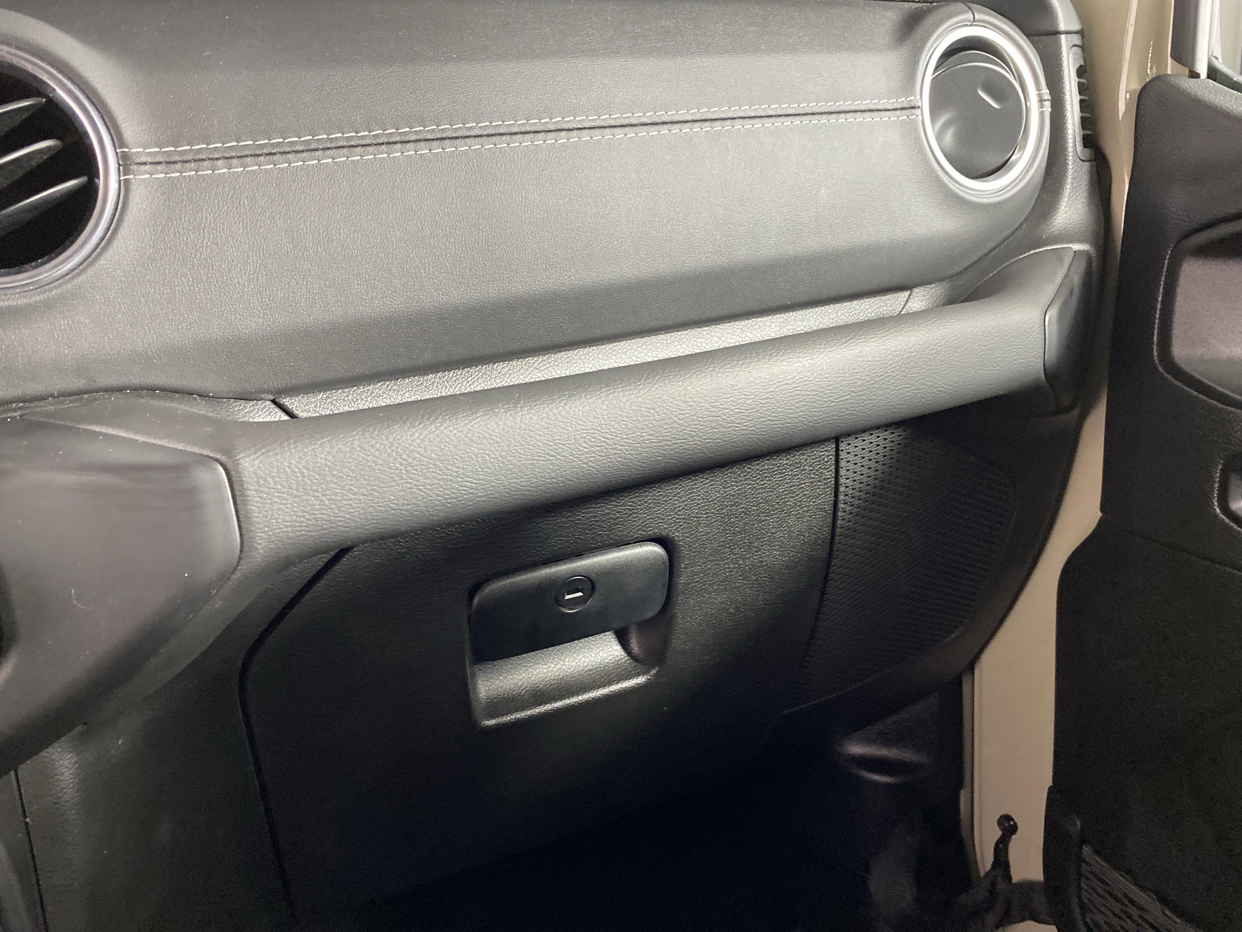 Used 2022 Jeep Wrangler Unlimited Sahara w/ Cold Weather Group image 33