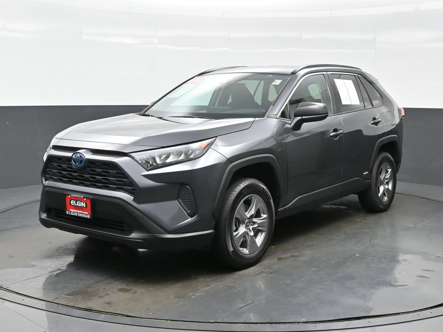 Used 2022 Toyota RAV4 LE AWD/4WD image 2