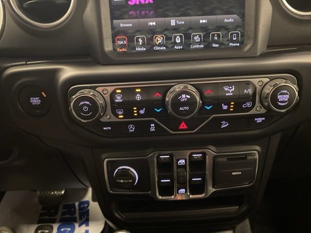 Used 2018 Jeep Wrangler Unlimited Sahara AWD/4WD image 17