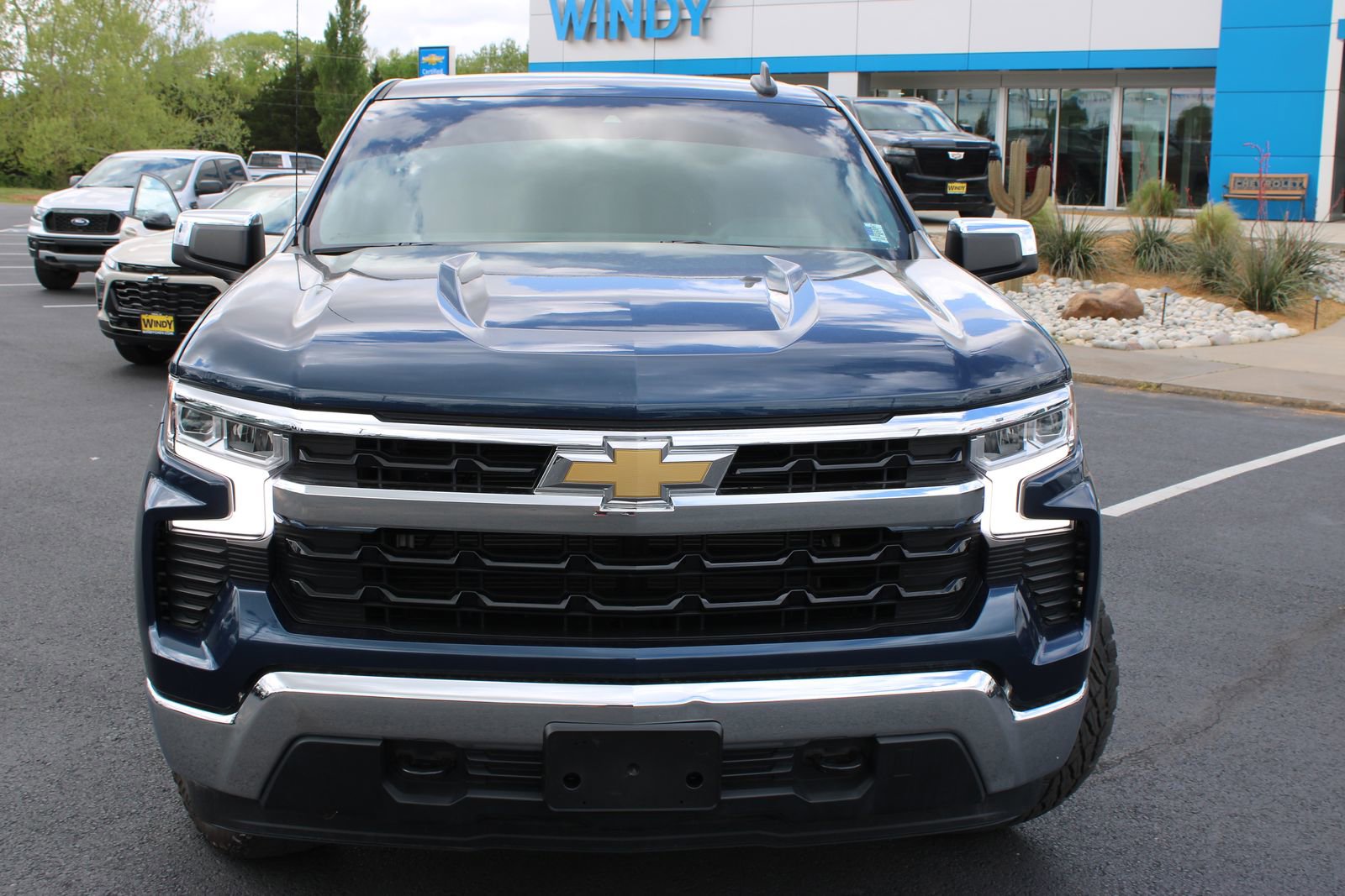 Used 2022 Chevrolet Silverado 1500 LT image 3