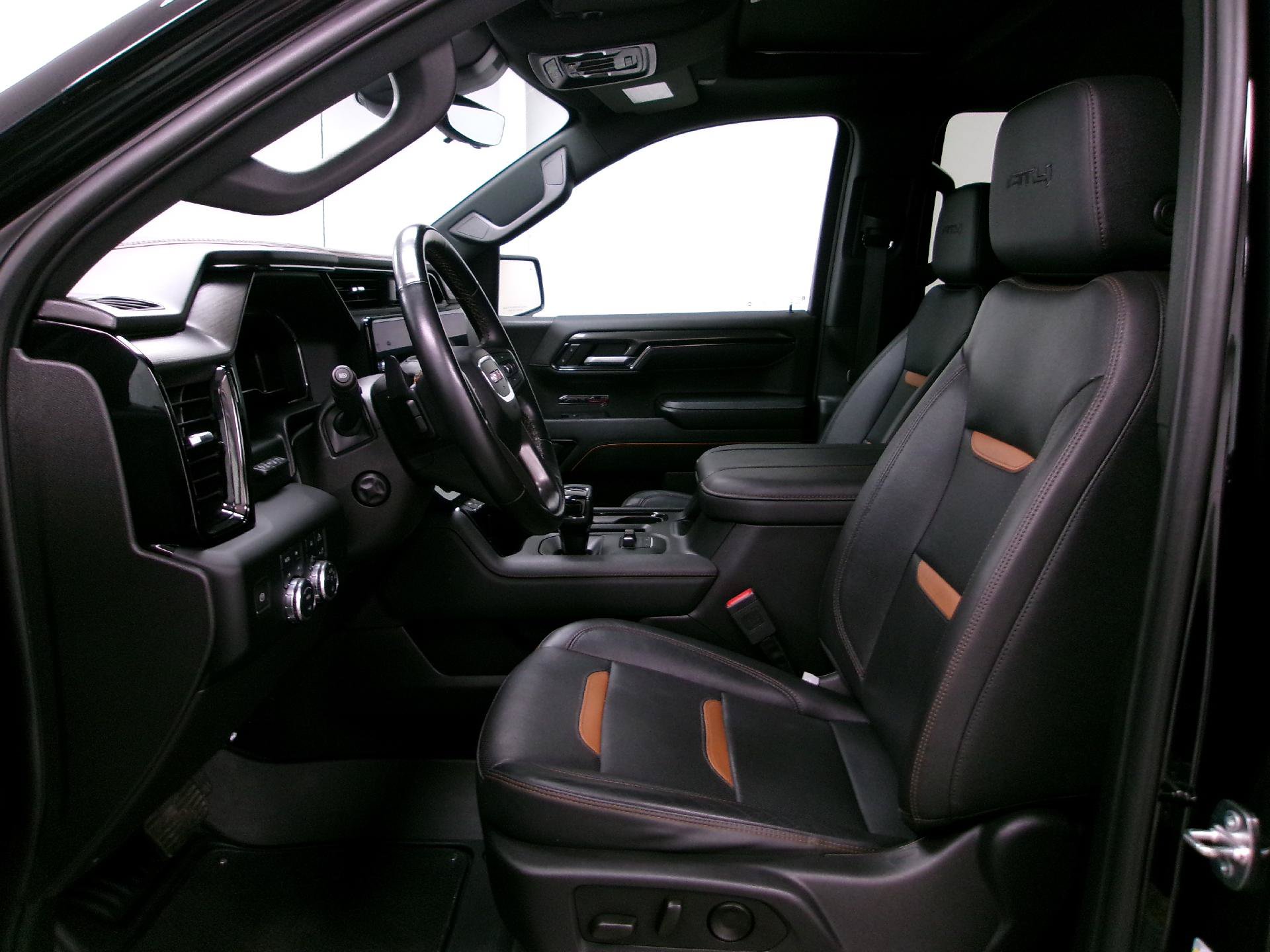 Used 2024 GMC Sierra 1500 AT4 w/ Technology Package AWD/4WD image 9