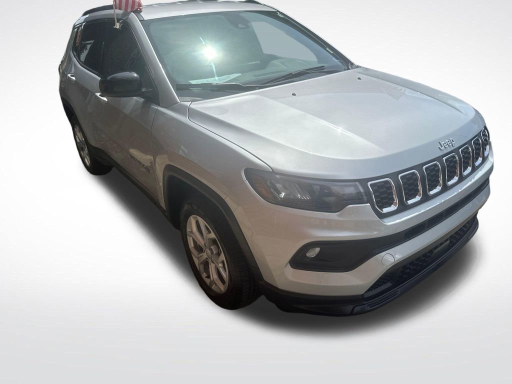 Used 2024 Jeep Compass Latitude AWD/4WD image 23