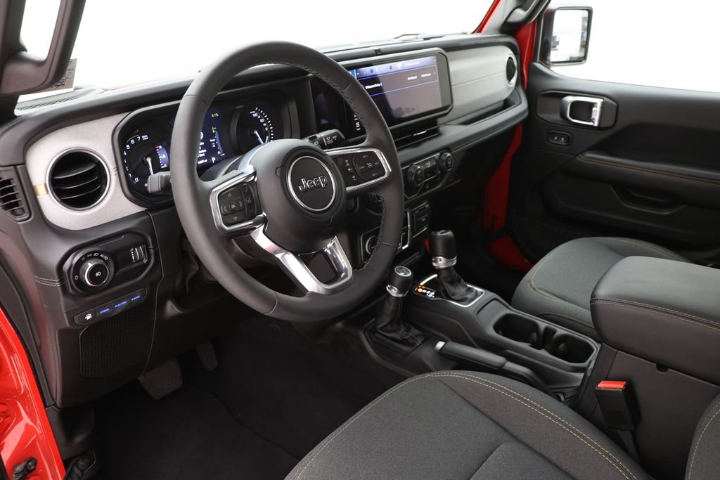 Used 2025 Jeep Wrangler Unlimited Sahara AWD/4WD image 14