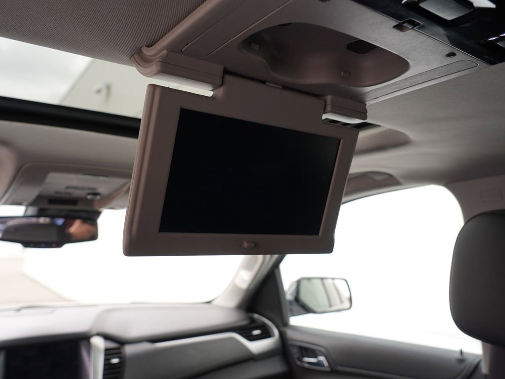 Used 2017 Chevrolet Suburban Premier image 25
