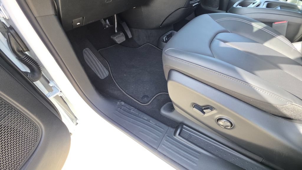 New 2027 Chrysler Pacifica Select FWD image 23
