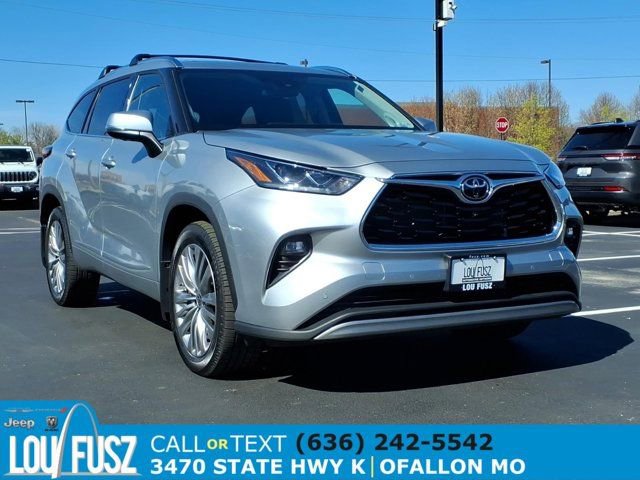 Used 2023 Toyota Highlander Platinum image 1