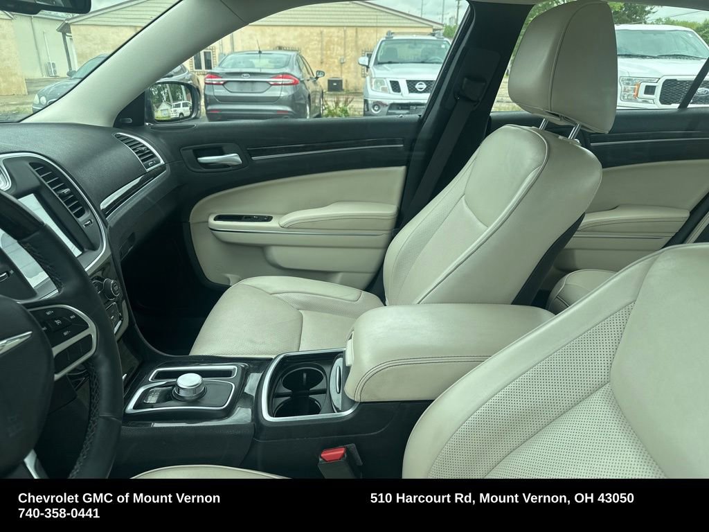 Used 2018 Chrysler 300 Limited AWD/4WD image 9