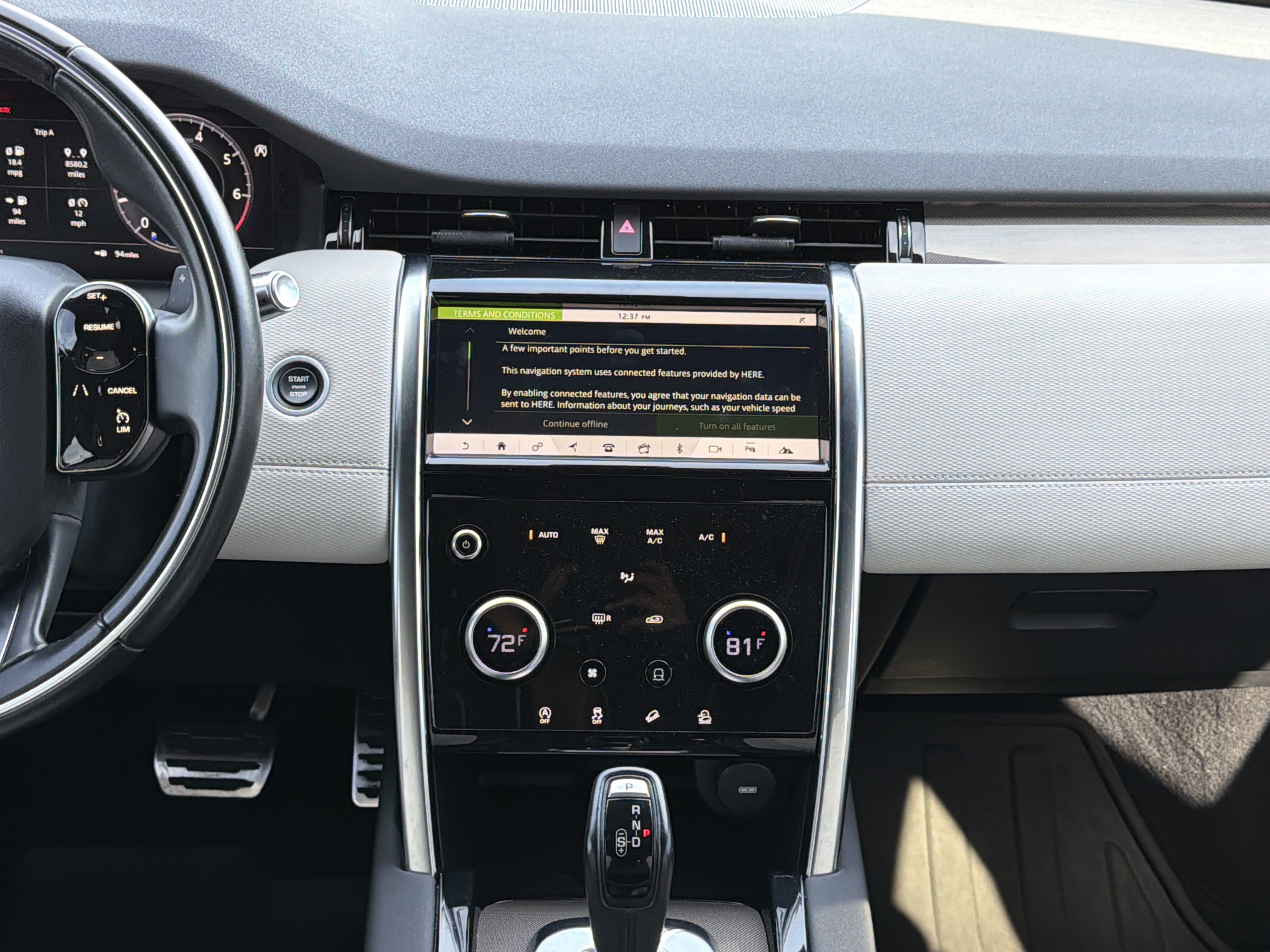 Used 2020 Land Rover Discovery Sport SE R-Dynamic image 11