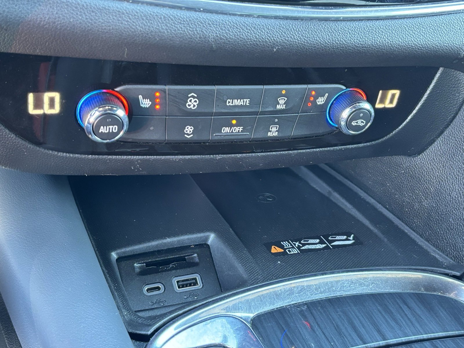 Used 2023 Buick Enclave Essence image 6