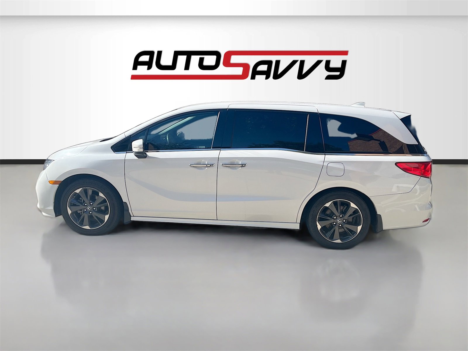 Used 2023 Honda Odyssey Elite image 4