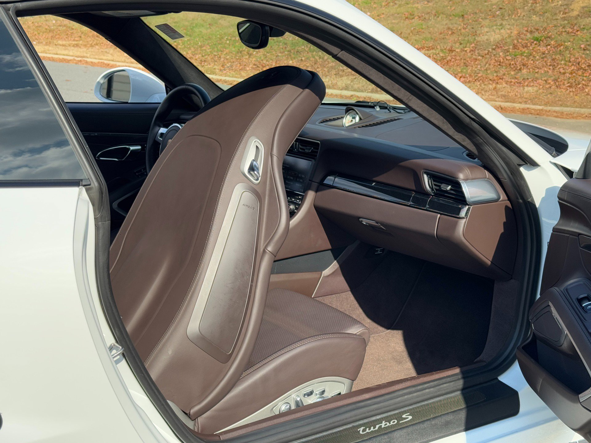 Used 2014 Porsche 911 Turbo S image 50