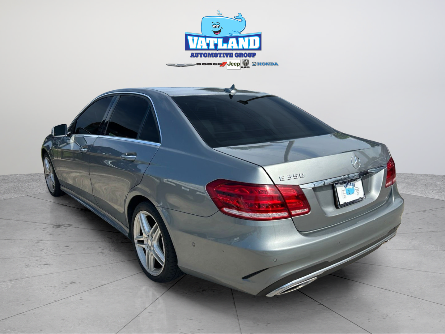 Used 2014 Mercedes-Benz E 350 Sedan image 3
