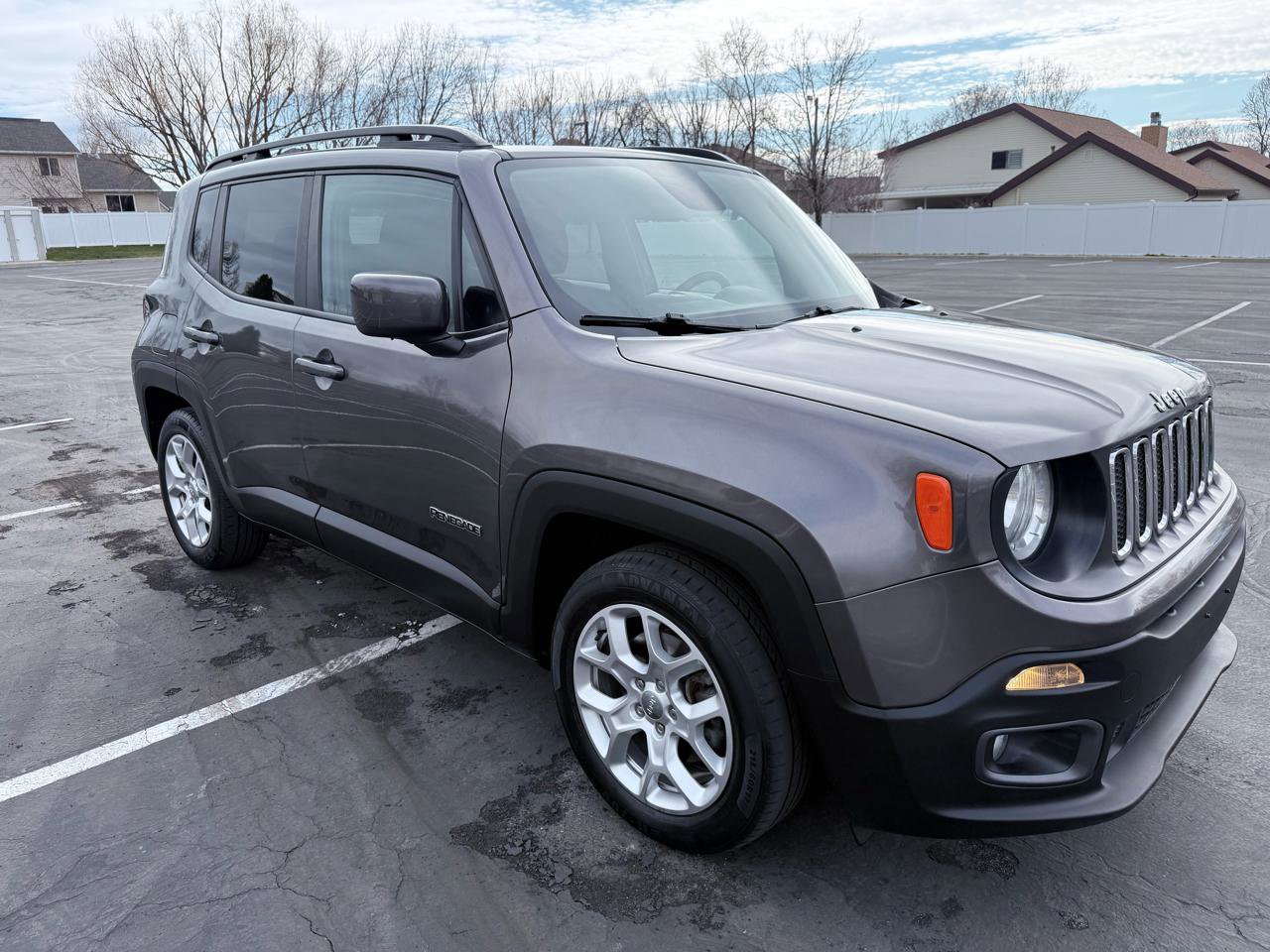 Used 2018 Jeep Renegade Latitude FWD image 7