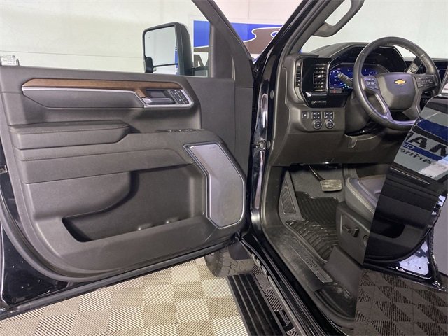 Certified 2025 Chevrolet Silverado 2500 High Country w/ High Country Premium Package image 29