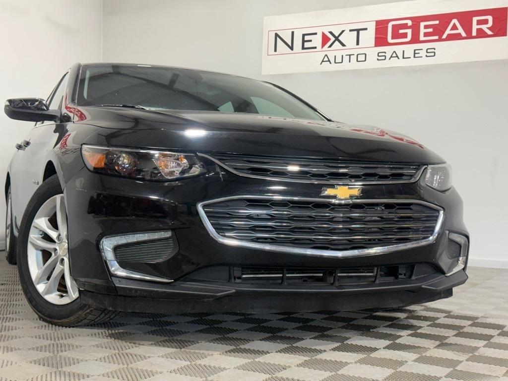 Used 2017 Chevrolet Malibu LT FWD image 3