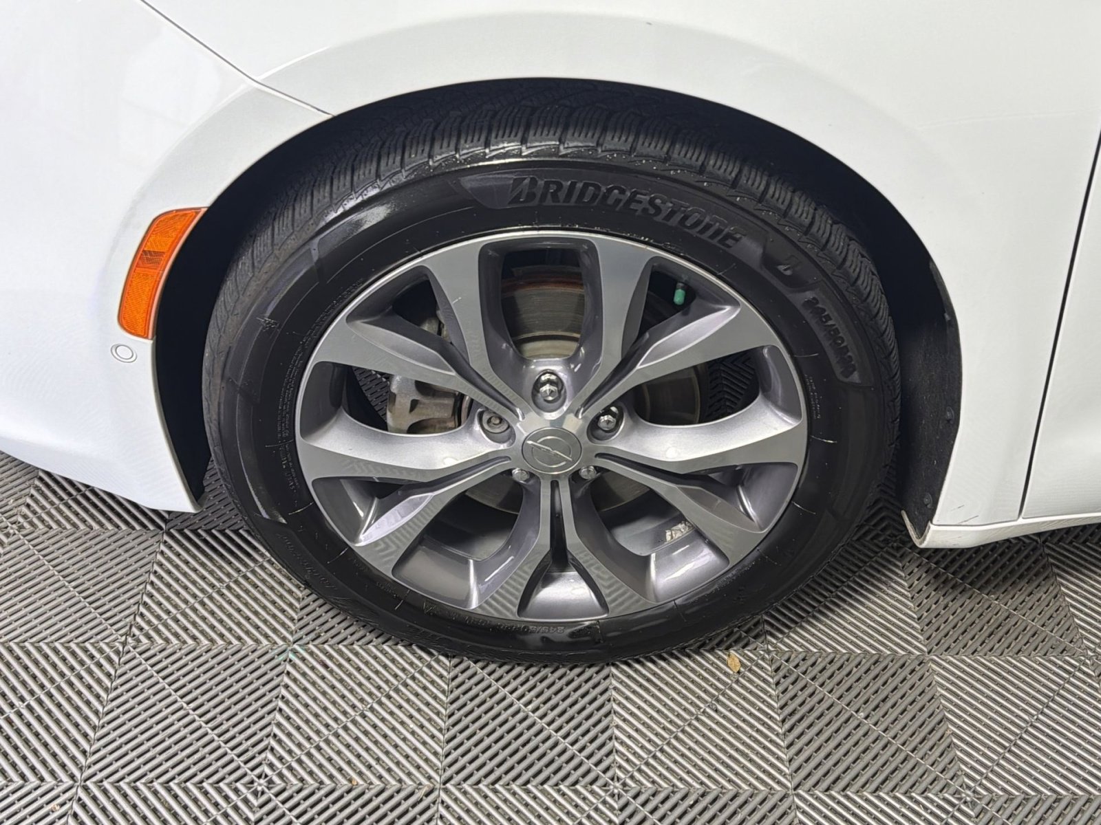 Used 2019 Chrysler Pacifica Limited w/ Tire & Wheel Group image 12
