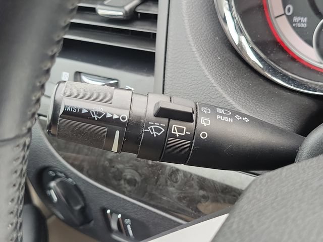 Used 2015 Dodge Grand Caravan SXT w/ UConnect Hands-Free Group FWD image 11