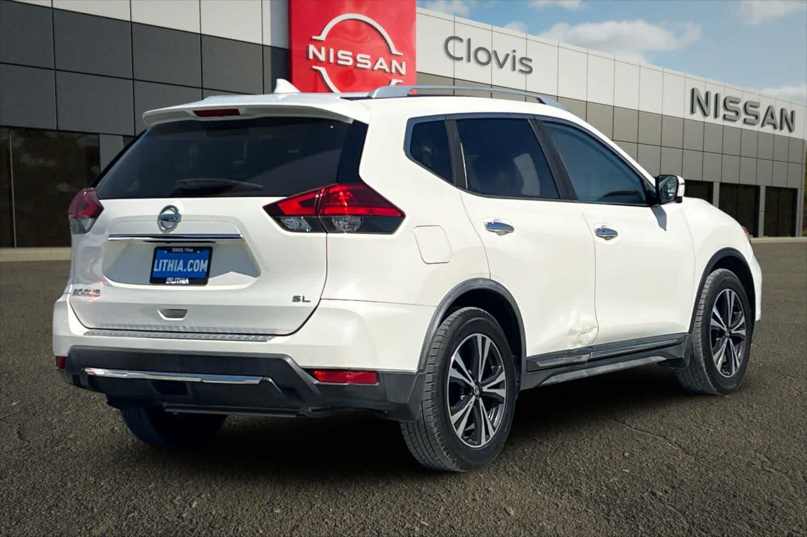 Used 2017 Nissan Rogue SL FWD image 3