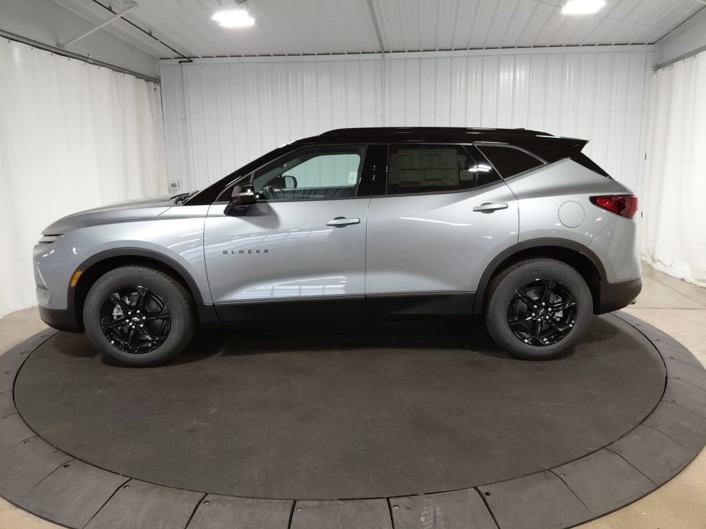 New 2026 Chevrolet Blazer LT w/ Sound & Technology Package AWD/4WD image 2