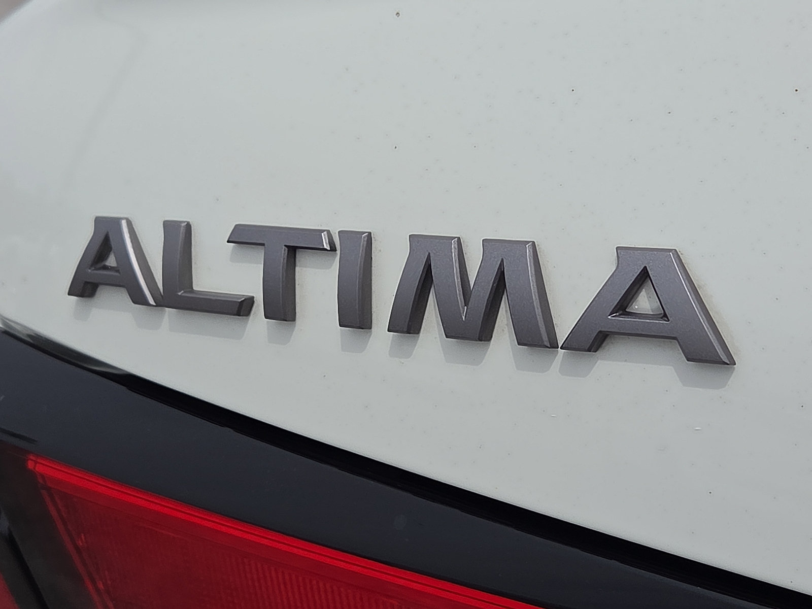 Used 2025 Nissan Altima 2.5 SV FWD image 8