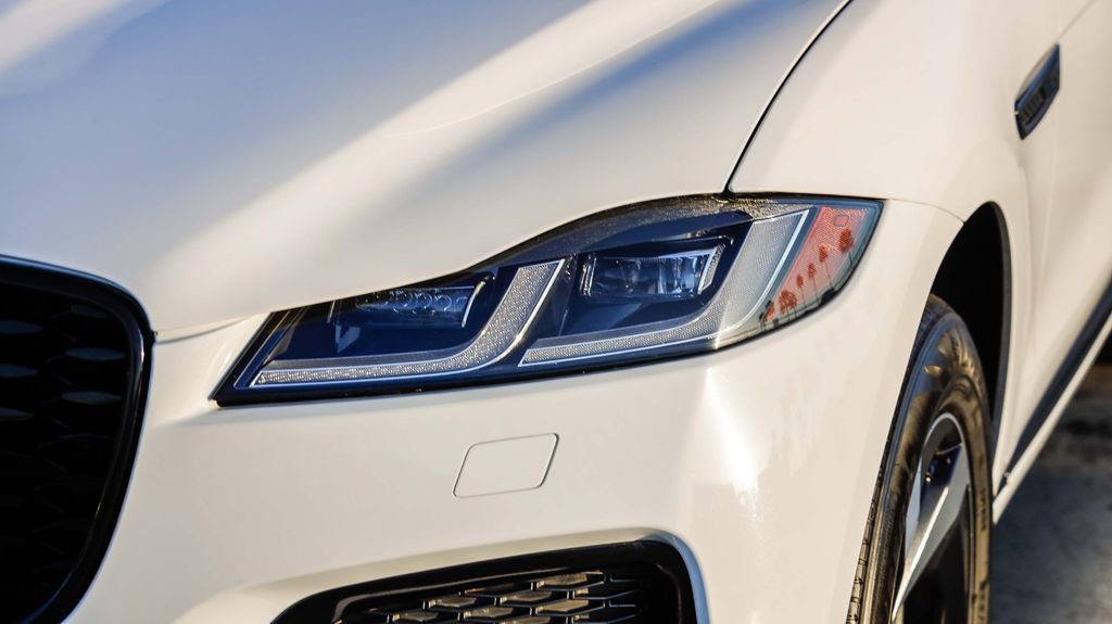 Used 2024 Jaguar F-PACE R-Dynamic S image 5