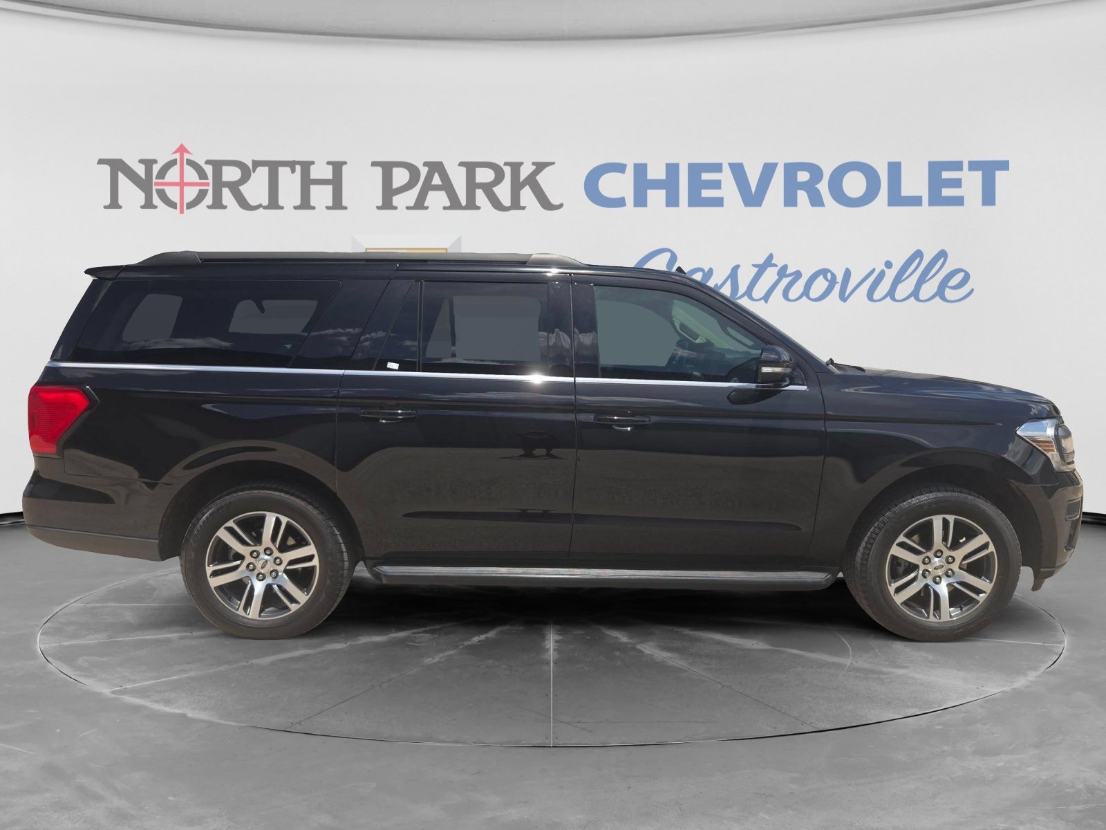 Used 2024 Ford Expedition Max XLT RWD image 2