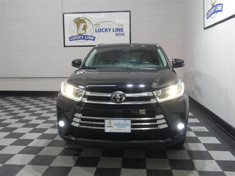 Used 2019 Toyota Highlander Limited AWD/4WD image 2