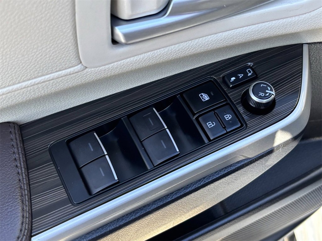 Certified 2023 Toyota Sienna Platinum image 24