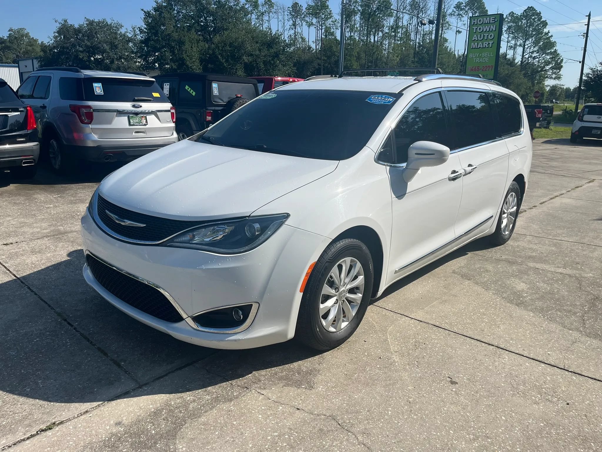 Used 2018 Chrysler Pacifica Touring-L Plus FWD image 3