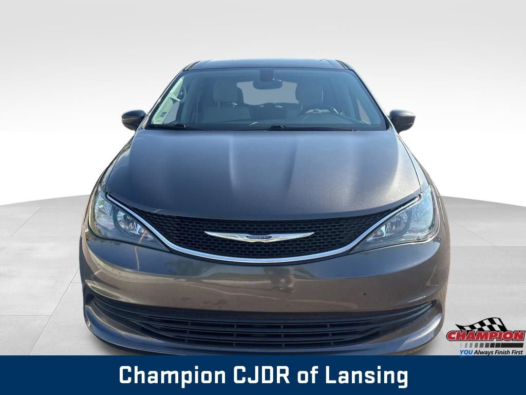 Used 2017 Chrysler Pacifica Touring FWD image 11