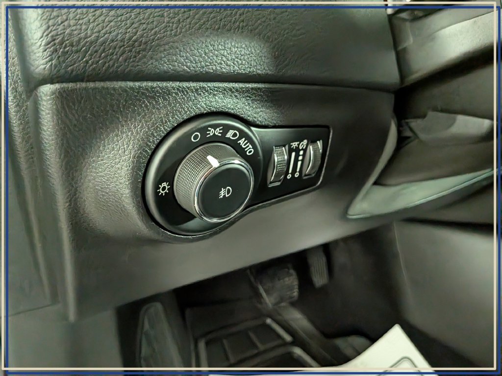 Used 2020 Jeep Compass Trailhawk w/ Leather Interior Group AWD/4WD image 19