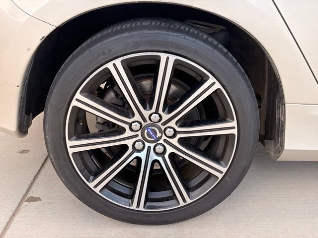 Used 2017 Volvo S60 T5 Inscription Platinum FWD image 3