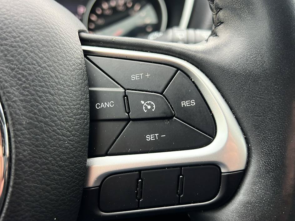 Used 2018 Jeep Compass Latitude w/ Popular Equipment Group FWD image 34