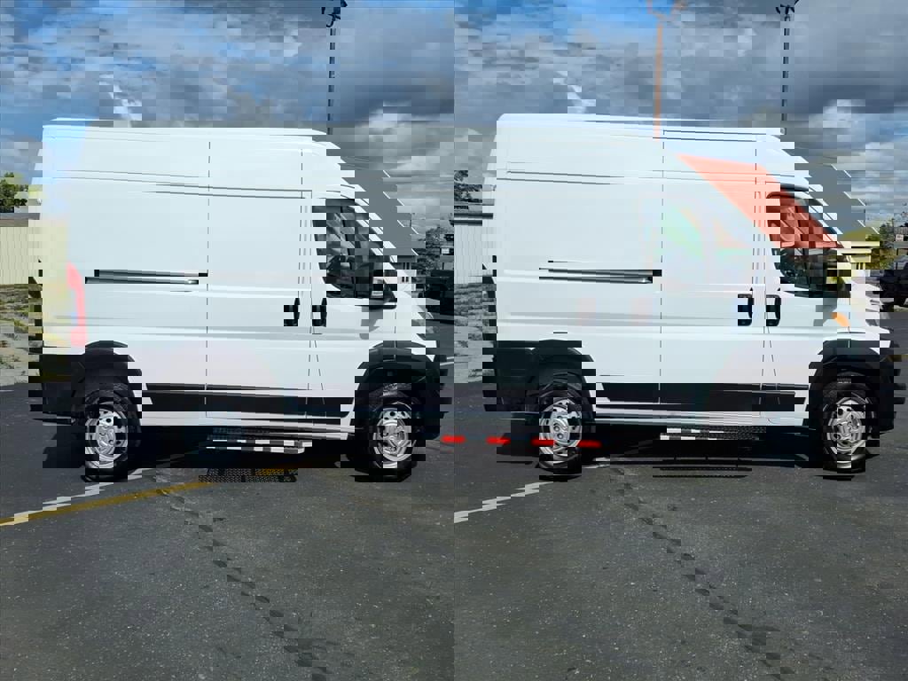 Used 2025 RAM ProMaster 2500 w/ Convenience Group image 4