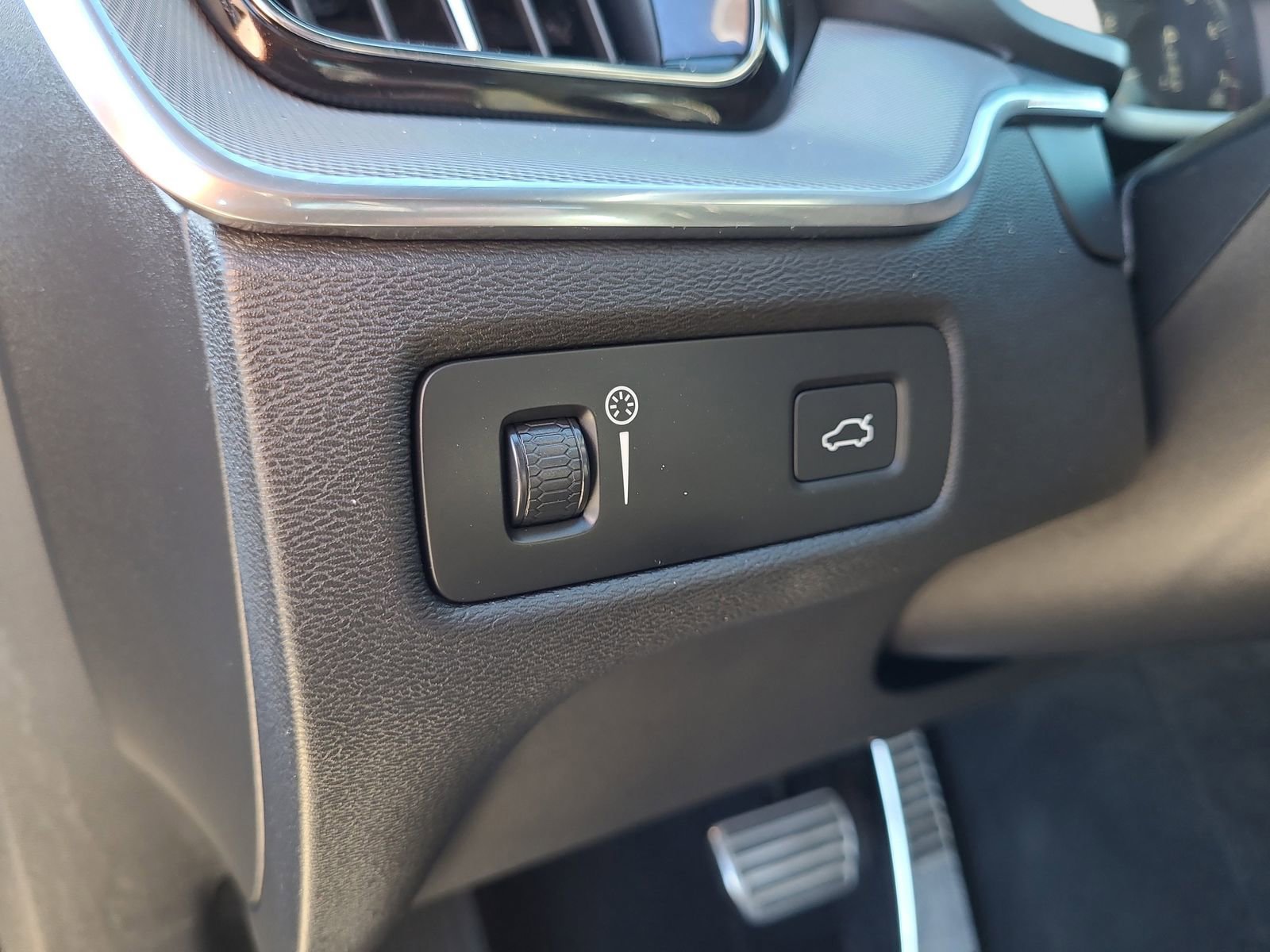 Used 2019 Volvo XC60 T5 R-Design w/ Protection Package Premier image 20