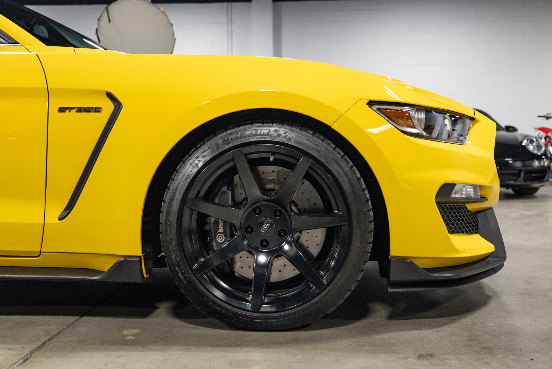 Used 2016 Ford Mustang Shelby GT350 w/ Track Package image 10