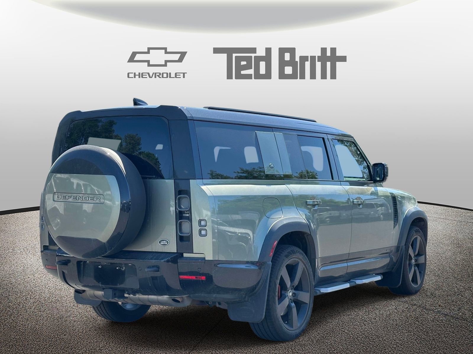 Used 2023 Land Rover Defender 130 X AWD/4WD image 4