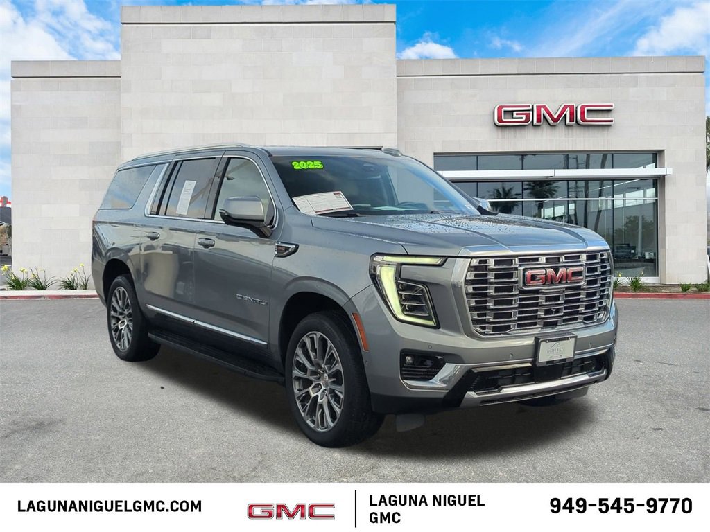 Used 2025 GMC Yukon XL Denali image 3