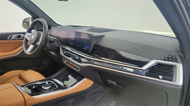 Used 2025 BMW X5 sDrive40i w/ M Sport Package image 22